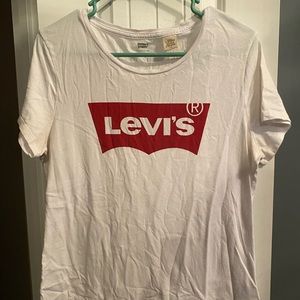 Levi’s tee